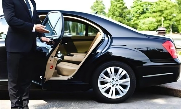 8 Best Chauffeur Booking WordPress Themes
